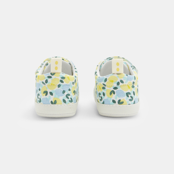 حذاء رياضي من القماش برسوم، باللون الأزرق لحديثي الولادة